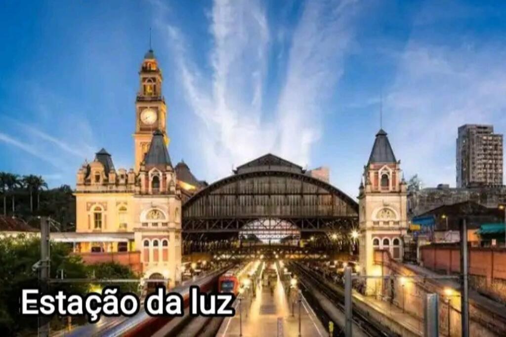 Black House Com Garagem Gratuita, Piscina, Ao Lado Do Metro E 25 De Marco * São Paulo